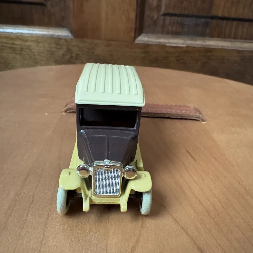 Lledo Days Gone Diecast Vehicles - Hershey's Kisses Delivery Van